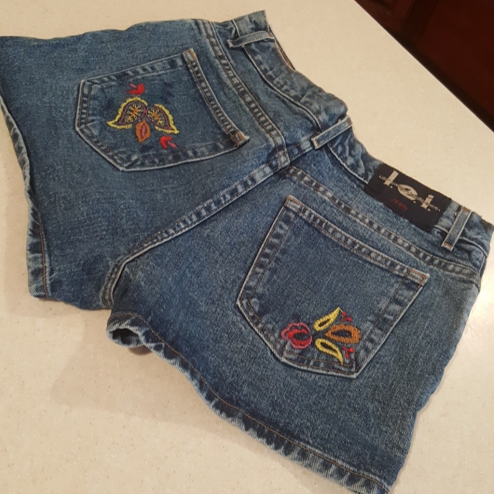 L.E.I Jean shorts w/ embroidery ❤